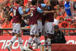 "West Ham" izrauj uzvaru pret "Blackpool" un atgriežas Premjerlīgā