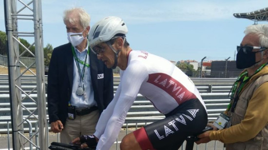 Šosejas riteņbraucējs Gailišs paralimpisko spēļu braucienā finišē pēdējais