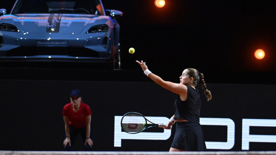 Ostapenko cīnīsies par Štutgartes titulu un jaunu auto