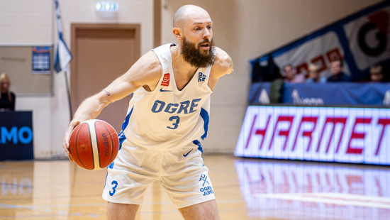 Kārlis Apsītis zmagovalec v metu trojk na turnirju "Krastu mačs"