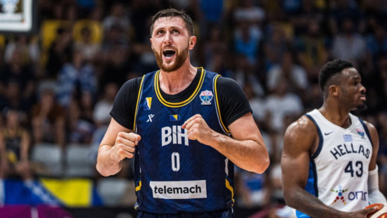 Bosnieši iekarst ar 18-0 izrāvienu un sagādā grieķiem pirmo zaudējumu