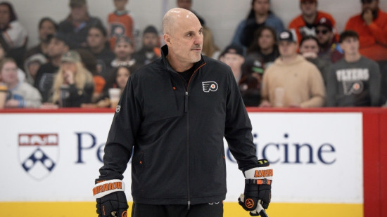 "Flyers" jaunais treneris uzslavē Ābolu: "Viņā ir kaut kas, kas man patīk"