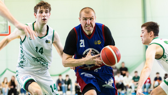 Finālistu duelis neizvēršas spraigs