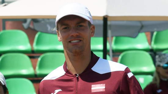 Štrombahs mazliet paceļas ATP rangā