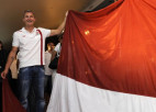 LOK glabāšanā saņem Londonas olimpiādē nesto Latvijas karogu