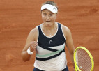 Neizsētā Krejčīkova pēc mačbumbas atspēlēšanas iekļūst "French Open" finālā