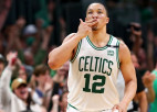 Milvoki <i>noslīkst</i> Bostonas tālmetienu lietū, "Celtics" iekļūst konferences finālā