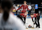 Kērlinga lielvalsts Kanāda paklūp pasaules čempionāta mačā pret Latvijas juniorēm