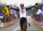 Pogačars uzvar pēdējā kāpumā un kļūst par "Giro d'Italia" līderi