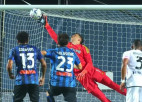 Ščensnijs glābj "Juventus" vārtus, Lukaku iesit "Roma" uzvarā