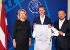 Premjere un Čeferins pārrunā Latvijas un UEFA sadarbības iespējas