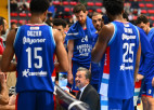 "Anadolu Efes" pēdējā ceturksnī izsēj +12 un galotnē zaudē lejasgala komandai