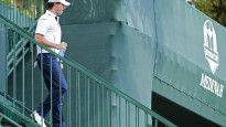 Pasaules labākais golferis Makilrojs gandrīz nokavē spēles sākumu