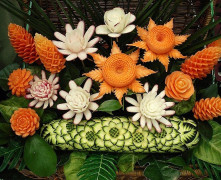 Foto: Karvings – dekoratīvā augļu un dārzeņu griešanas māksla