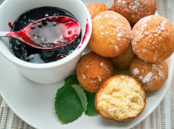 <i>Pončiki</i> vai biezpiena un ābolu bumbiņas