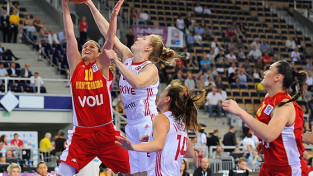 Turcijas basketbolistes aptur Melnkalni, Francija pārspēj Lietuvu
