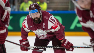 Latvijas hokeja izlasei pievienojas Slovākijas pusfinālisti – kapteinis Daugaviņš un Bindulis