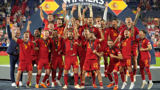 Simons <i>pendeļu</i> sērijā nokārto Spānijai pirmo lielo trofeju kopš 2012. gada