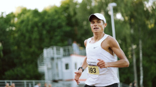 Serjogins un Siliņa izcīna otro vietu Rīgas maratonā, kļūstot par Latvijas čempioniem