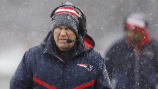 "Patriots" šķiras no sešus čempiontitulus atvedušā galvenā trenera Beličeka