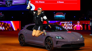 Ribakina triumfē Štutgartē, izcīnot trešo WTA titulu šosezon
