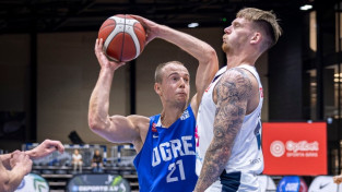 Dārgajam pietrūkst divu rezultatīvu piespēļu līdz <i>triple-double</i>