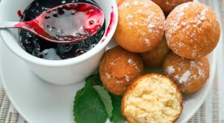 <i>Pončiki</i> vai biezpiena un ābolu bumbiņas