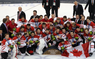 Foto: Kanādas hokejisti izcīna zelta godalgas