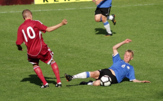 Foto: U-21 futbola izlase pārbaudes spēlē zaudē igauņiem