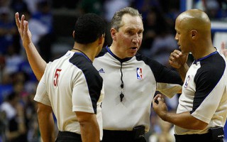 Video: NBA tiesneši nefiksē acīmredzamu pārkāpumu