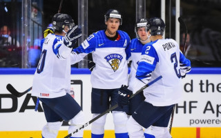 IIHF <i>spēka rangs</i>: Latvija domājusi, ka Aho spēlē Zviedrijas izlasē