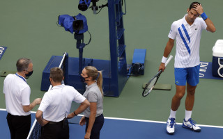 Džokovičs pēc "US Open" diskvalifikācijas aizbēdzis no preses konferences