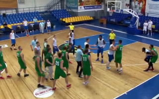 Video: Pārbaudes spēle basketbolā noslēdza ar masu kautiņu