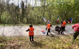 Video: Līdzjutēji sakaujas Horvātijas rallija ātrumposmā