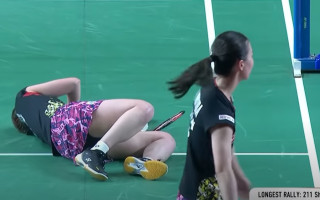 Video: 211 sitienu izspēle badmintonā