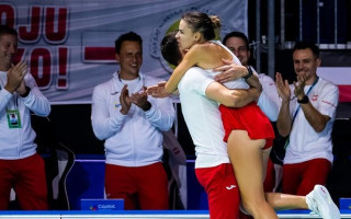 Video: Tenisiste pēc četru stundu cīņas pauž nepatiku