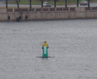Foto: Brīvības piemineklis noslīcis Daugavā?