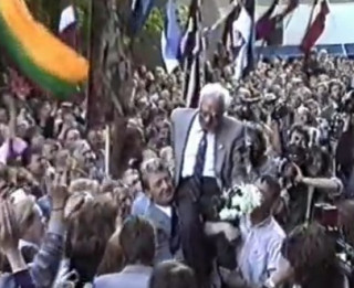 Video: Vai atceries? Latvijas cilvēku vienotība un emocijas 1990.gada 4. maijā