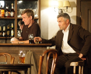 Video: Dailes teātris sācis sezonu ar neticamiem stāstiem "Slazdā". Izrādes fragmenti