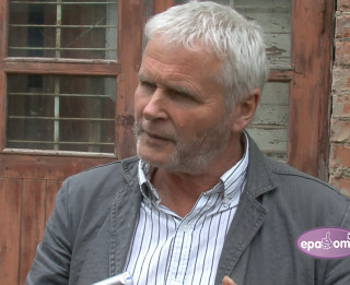 Video: Andris Millers sirsnīgā sarunā par paša veidoto koka rotaļlietu muzeju Sabilē