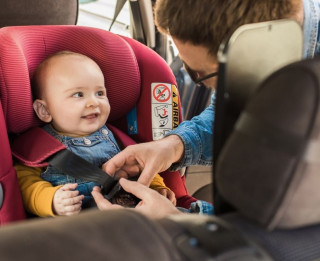 Video: Kā pareizi lietot bērnu autosēdeklīti?
