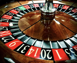 Vai ir iespējams nopelnīt spēlējot kazino spēles?