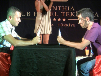 Video: Kā izklaidē atpūtniekus labākajos Turcijas kūrortos? Vakara šovs "Mister Corinthia club Tekirova 5*"