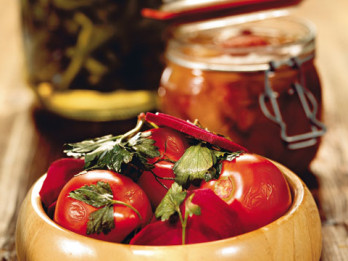 Divas vērtīgas konservēšanas rokasgrāmatas