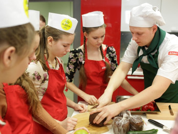 Skolēni izveido pavārgrāmatu ar 50 vienkāršām un gardām receptēm