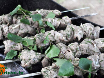 9 dažādas šašlika marinēšanas receptes