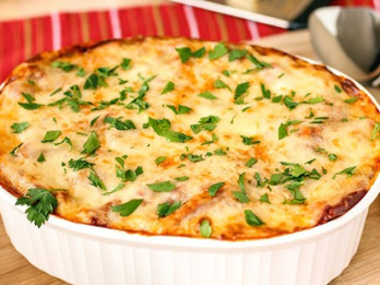 Makaronu sacepums ar vistas gaļu