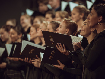 Koris “Maska” aicina uz ZieMASKAsvētkiem ar Vestardu Šimku