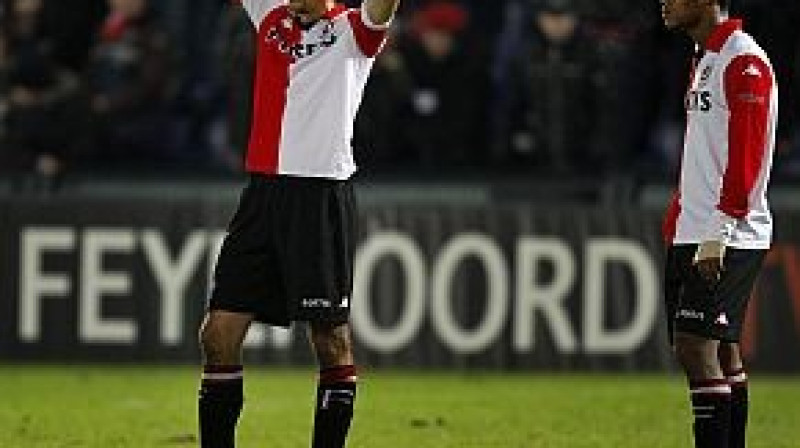 ''Feyenoord'' spēlētāji Makājs un Bahija
šokā pēc kārtējās neveiksmes
Foto: AP