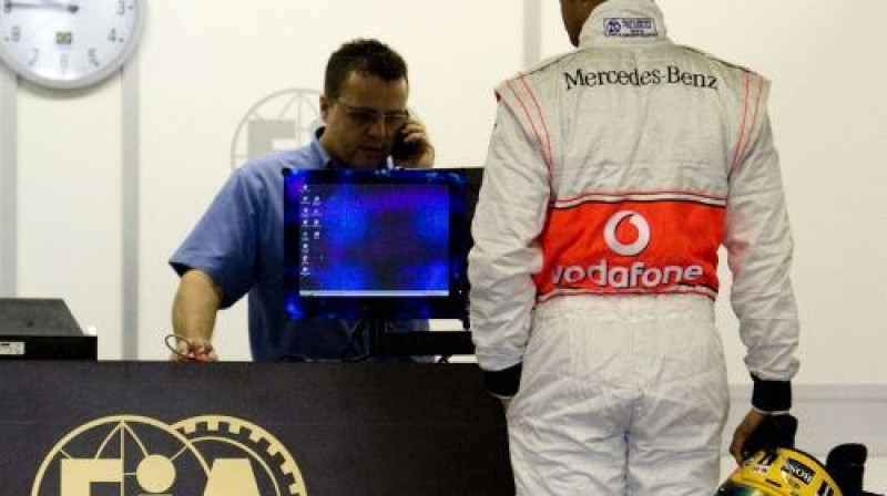 "McLaren" komandai atkal būs jātiekas ar FIA
Foto: AFP